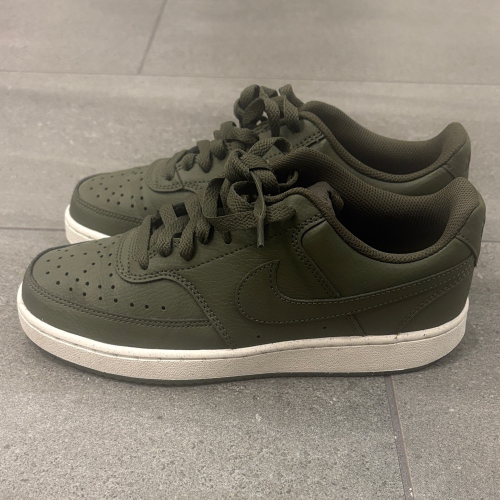Nike Men's Olive Green Low-Top Sneakers with White Sole